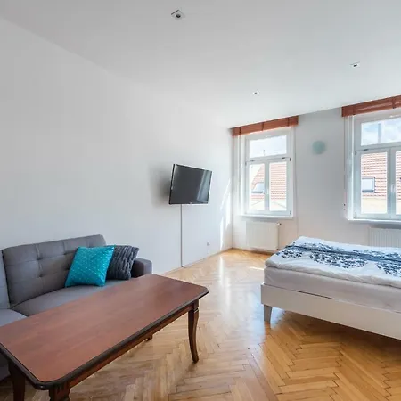 Bright Apartment Few Steps From Centre Prague Exterior photo