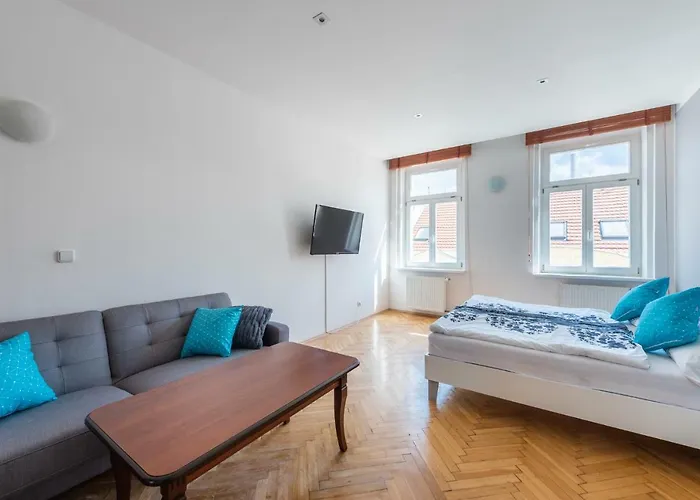 Bright Apartment Few Steps From Centre
