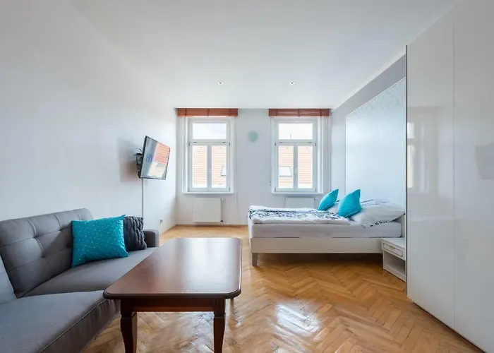 Bright Apartment Few Steps From Centre
